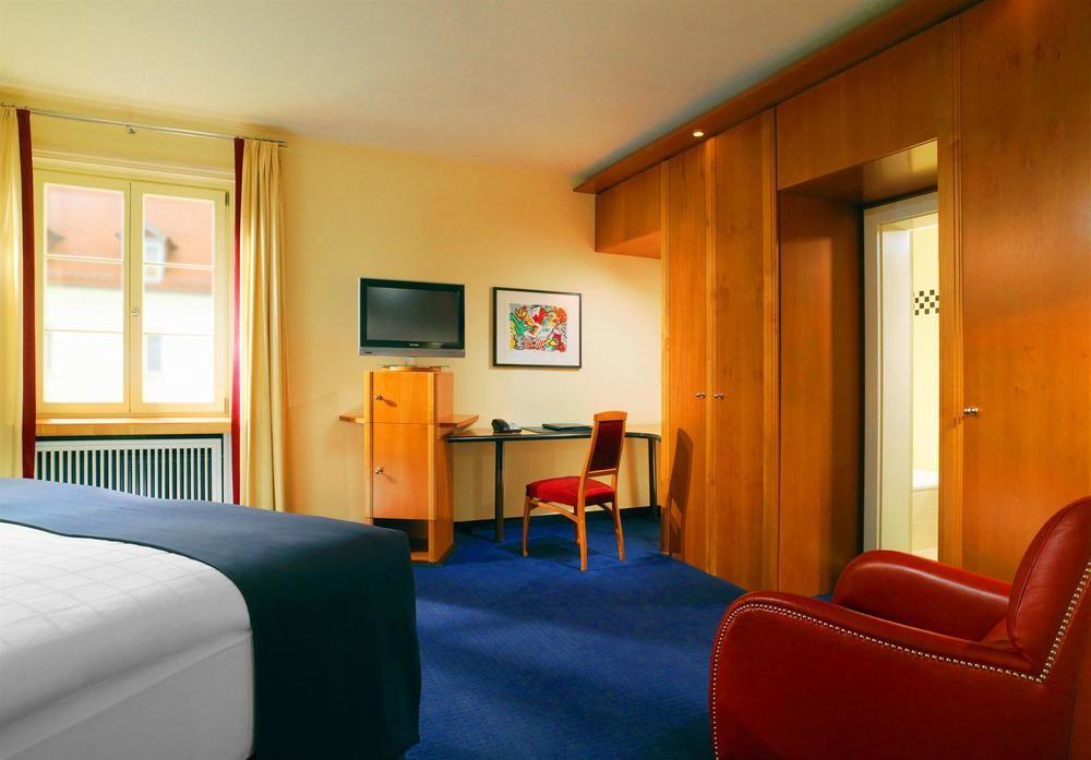 Hotel Elephant Weimar, Autograph Collection Exteriör bild A typical room at the hotel