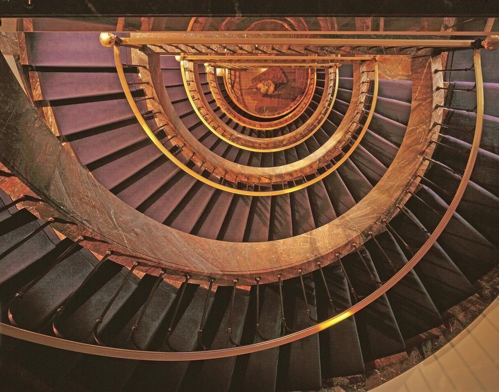 Hotel Elephant Weimar, Autograph Collection Exteriör bild Spiral staircase