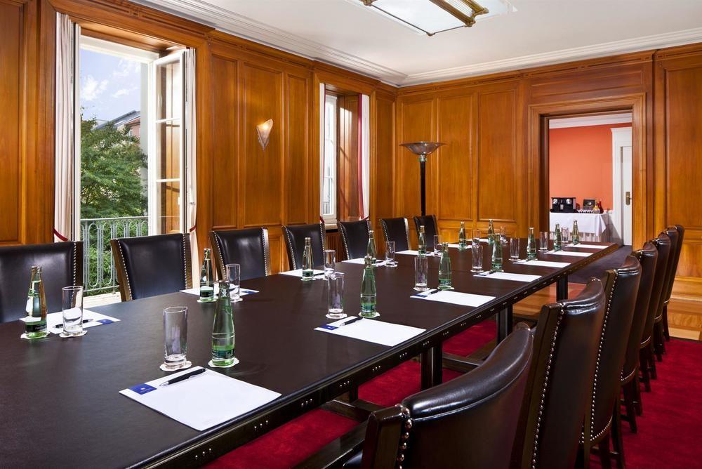 Hotel Elephant Weimar, Autograph Collection Exteriör bild The boardroom at the London School of Economics