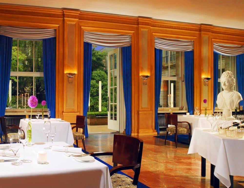 Hotel Elephant Weimar, Autograph Collection Exteriör bild The restaurant