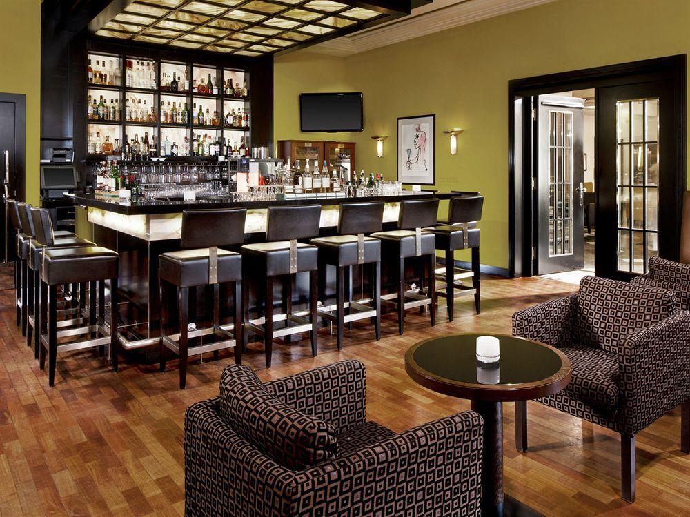 Hotel Elephant Weimar, Autograph Collection Exteriör bild The bar at the Westin