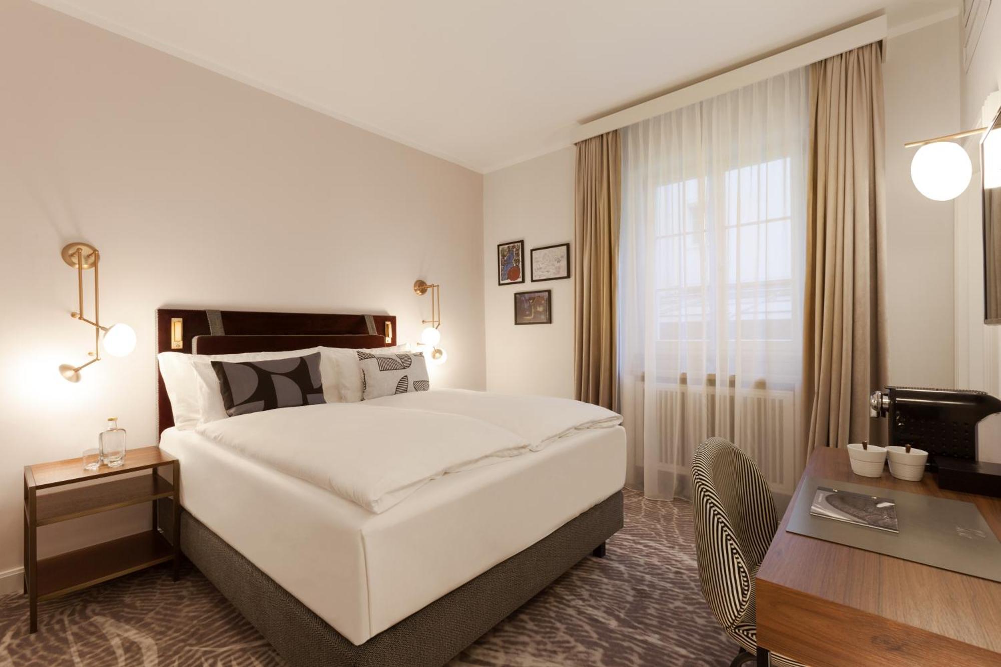 Hotel Elephant Weimar, Autograph Collection Exteriör bild A room at the hotel