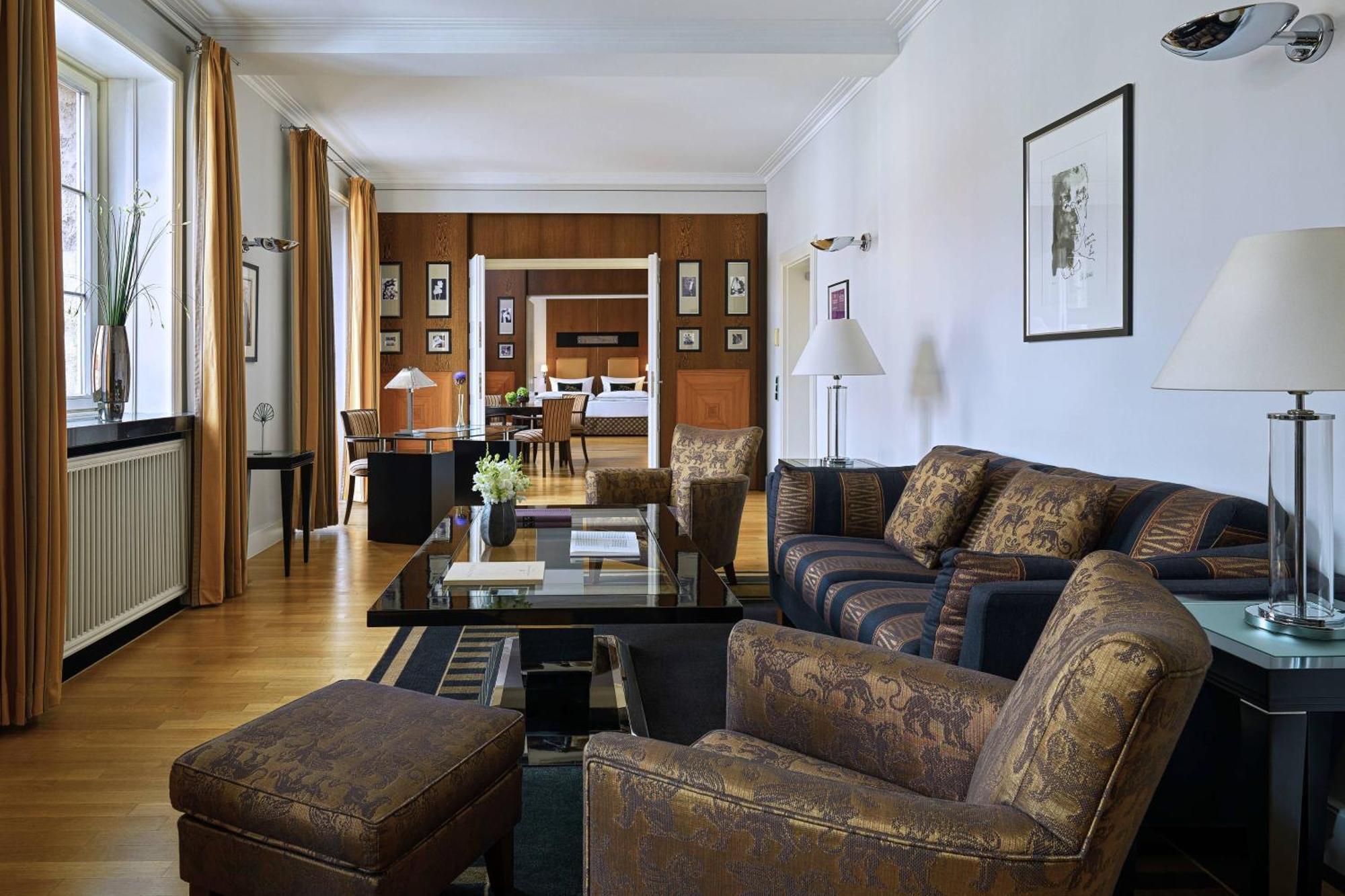 Hotel Elephant Weimar, Autograph Collection Exteriör bild A suite at the Mandarin Oriental, Munich