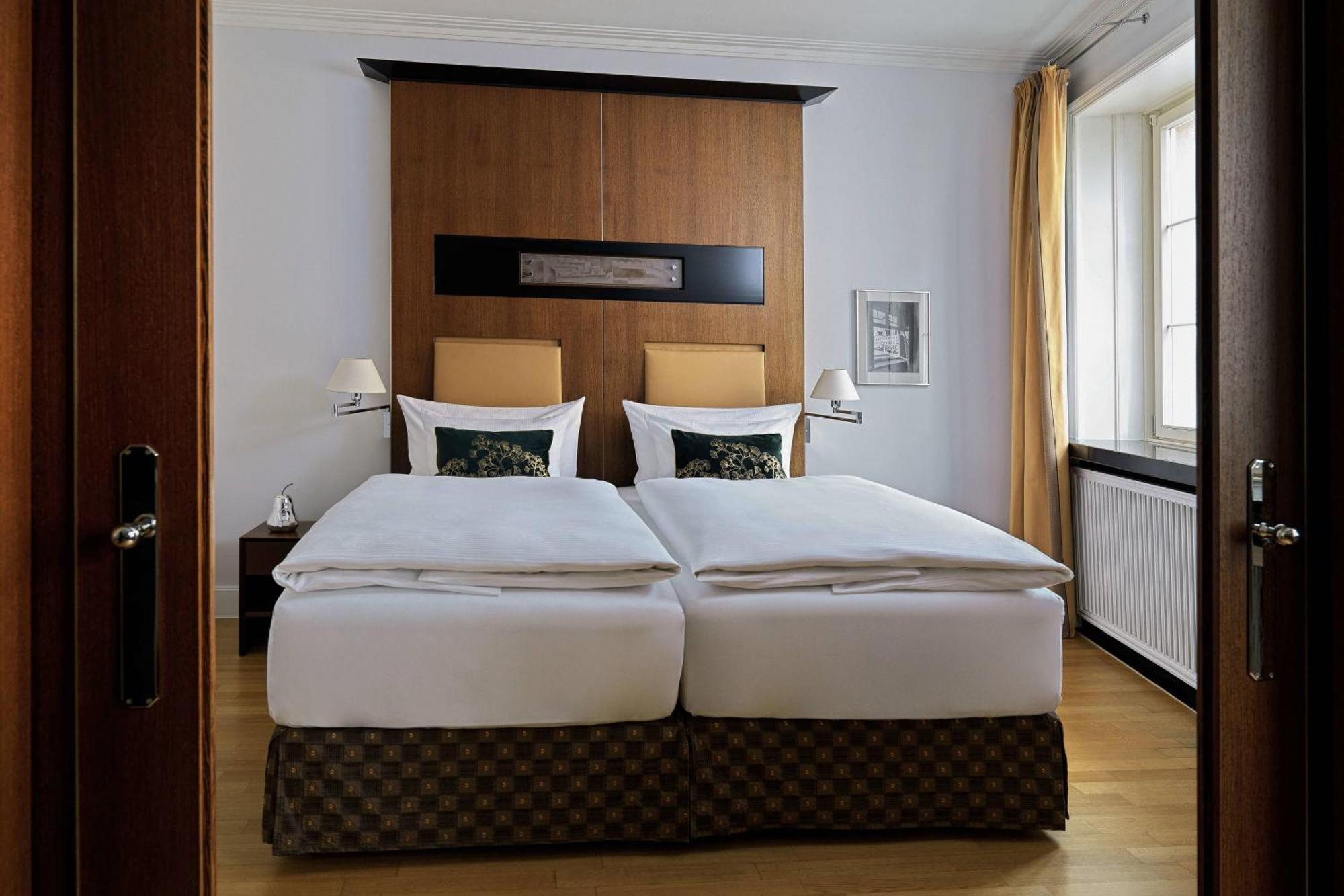 Hotel Elephant Weimar, Autograph Collection Exteriör bild A room at the Hotel de Saxe