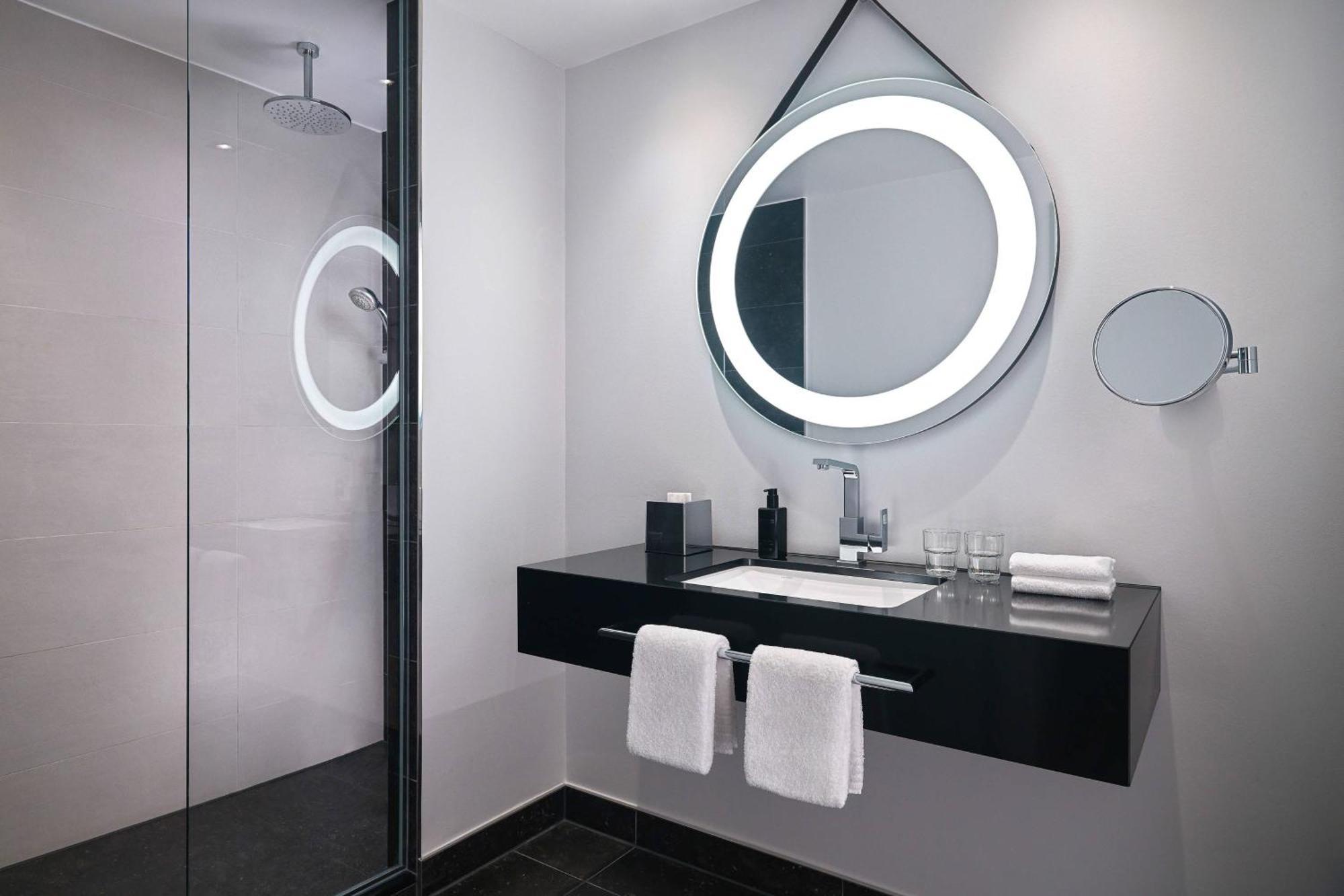 Hotel Elephant Weimar, Autograph Collection Exteriör bild Bathroom