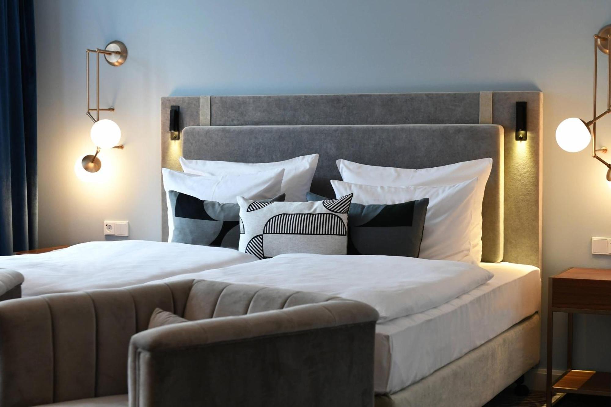 Hotel Elephant Weimar, Autograph Collection Exteriör bild A bedroom at the hotel