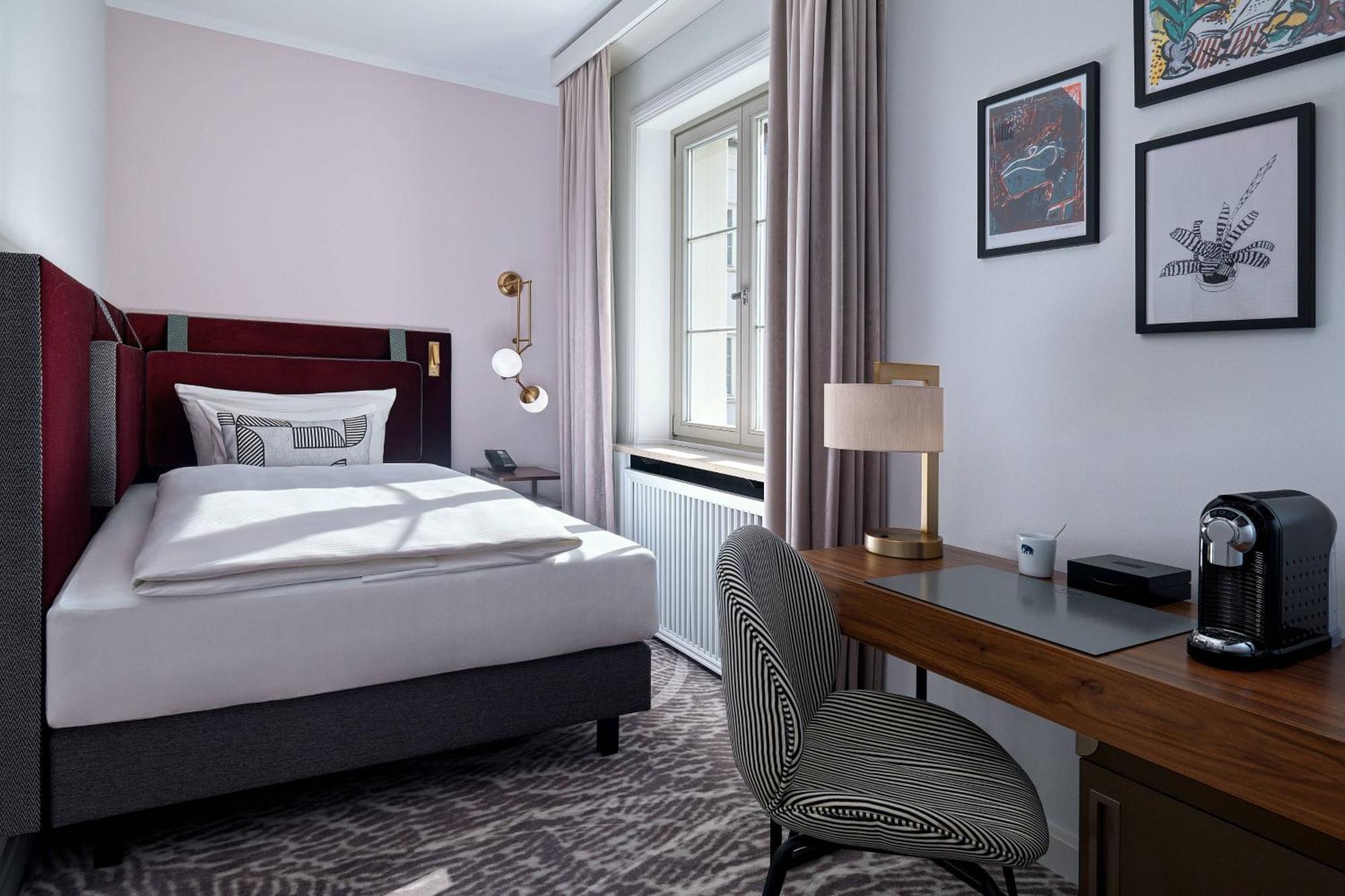 Hotel Elephant Weimar, Autograph Collection Exteriör bild A room at the Hotel Axelmannstein