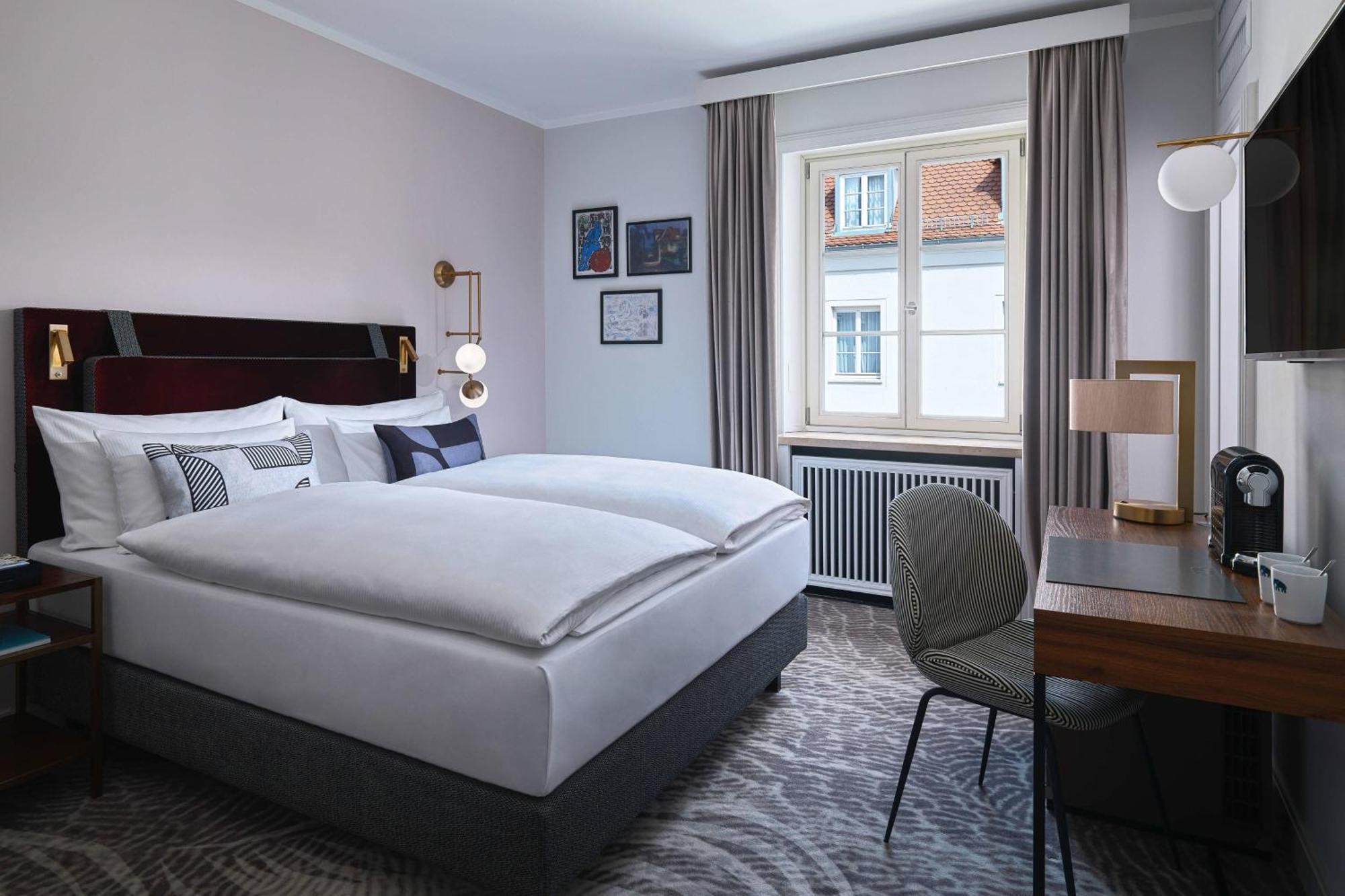 Hotel Elephant Weimar, Autograph Collection Exteriör bild A room at the hotel