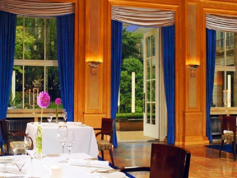 Hotel Elephant Weimar, Autograph Collection Exteriör bild The restaurant