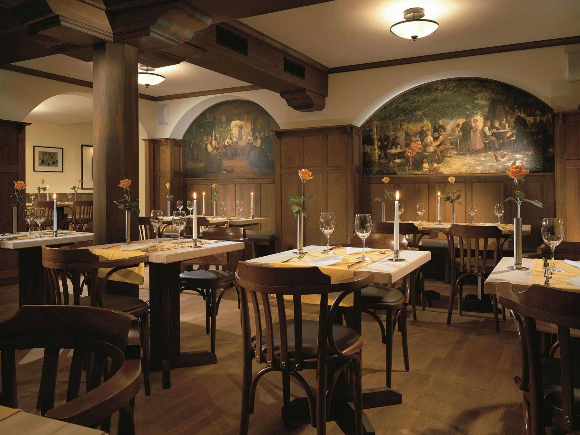 Hotel Elephant Weimar, Autograph Collection Exteriör bild Interior of the restaurant