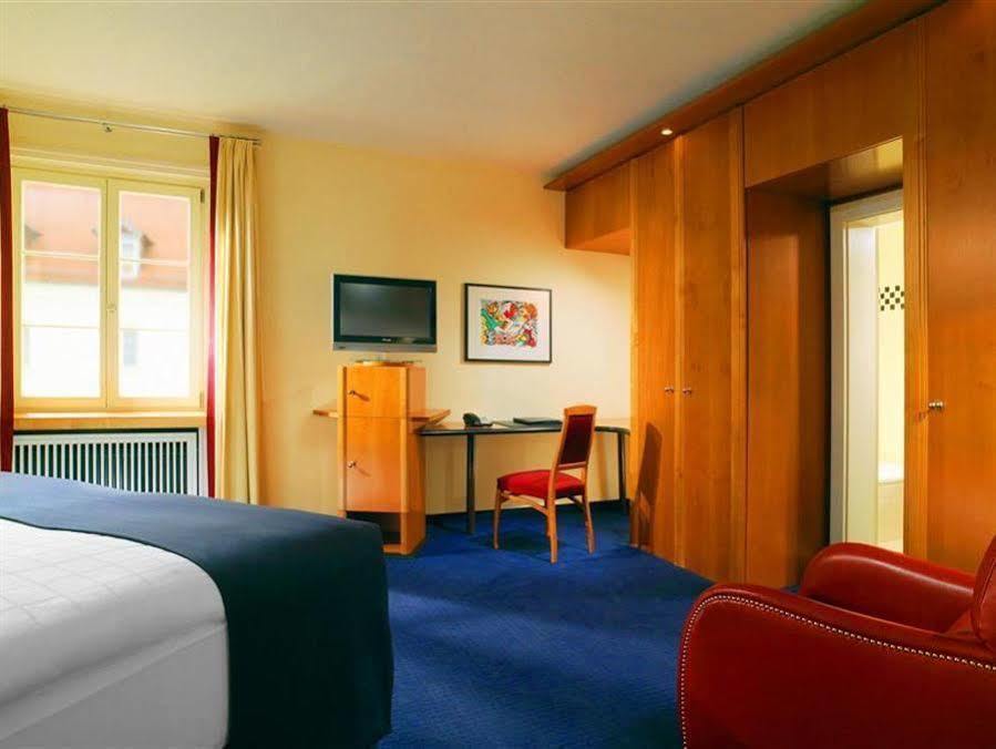 Hotel Elephant Weimar, Autograph Collection Exteriör bild A typical room at the hotel